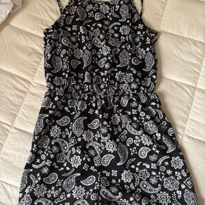 Unbranded Size Medium Women’s Double Strap Romper Lightweight 34” Bust 2” Inseam